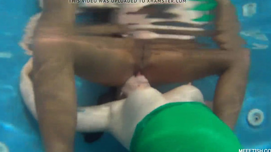 Underwater Cunt Tonguing - Mexican Princess Lola Mello