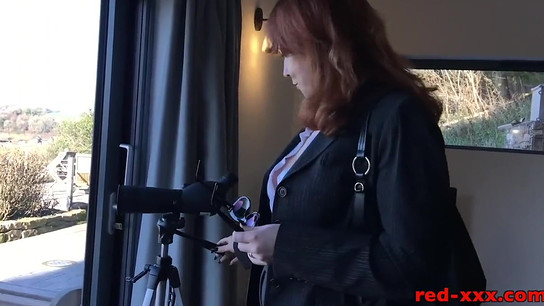 Brit mature Crimson will do anything to sell this building