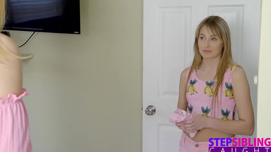 Edible teenager lezzies determined to linger in the room