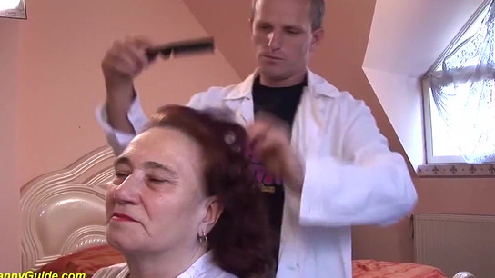 obese mummy porked by her hairdresser